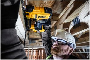 DCN701N XJ DEWALT Staple Gun Electricians Bare Unit 18V XR Li Ion Cordless Farnell Belgium